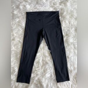 Under Armour | Medium Women’s Yoga Capris in Black - Stretchy and Soft